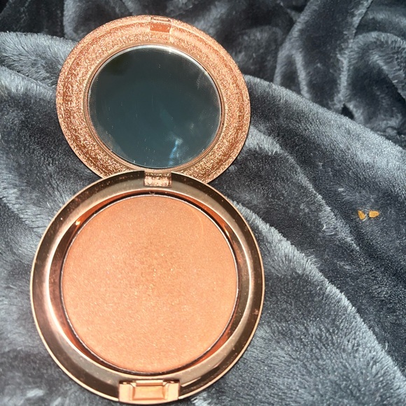 MAC Bronzing Powder - Picture 2 of 3